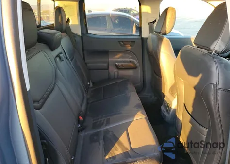 2025 Ford Maverick Lariat z USA, uszkodzony, nr VIN 3FTTW8S30SRA70537